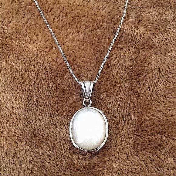 VINTAGE Mother of Pearl and Sterling Silver Necklace - Picture 1 of 11